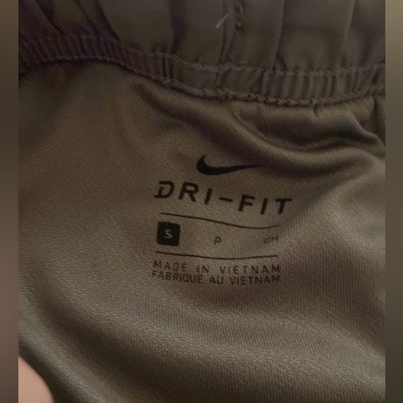 Women’s Nike shorts - Picture 2 of 3